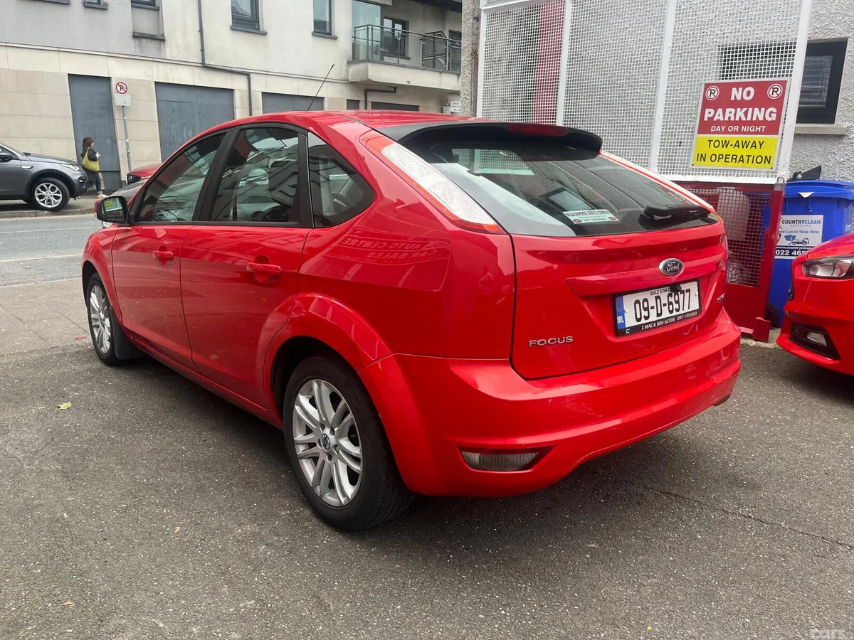 Ford Focus Hatchback, Petrol, 2009, Red