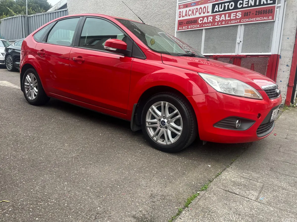 Ford Focus Hatchback, Petrol, 2009, Red