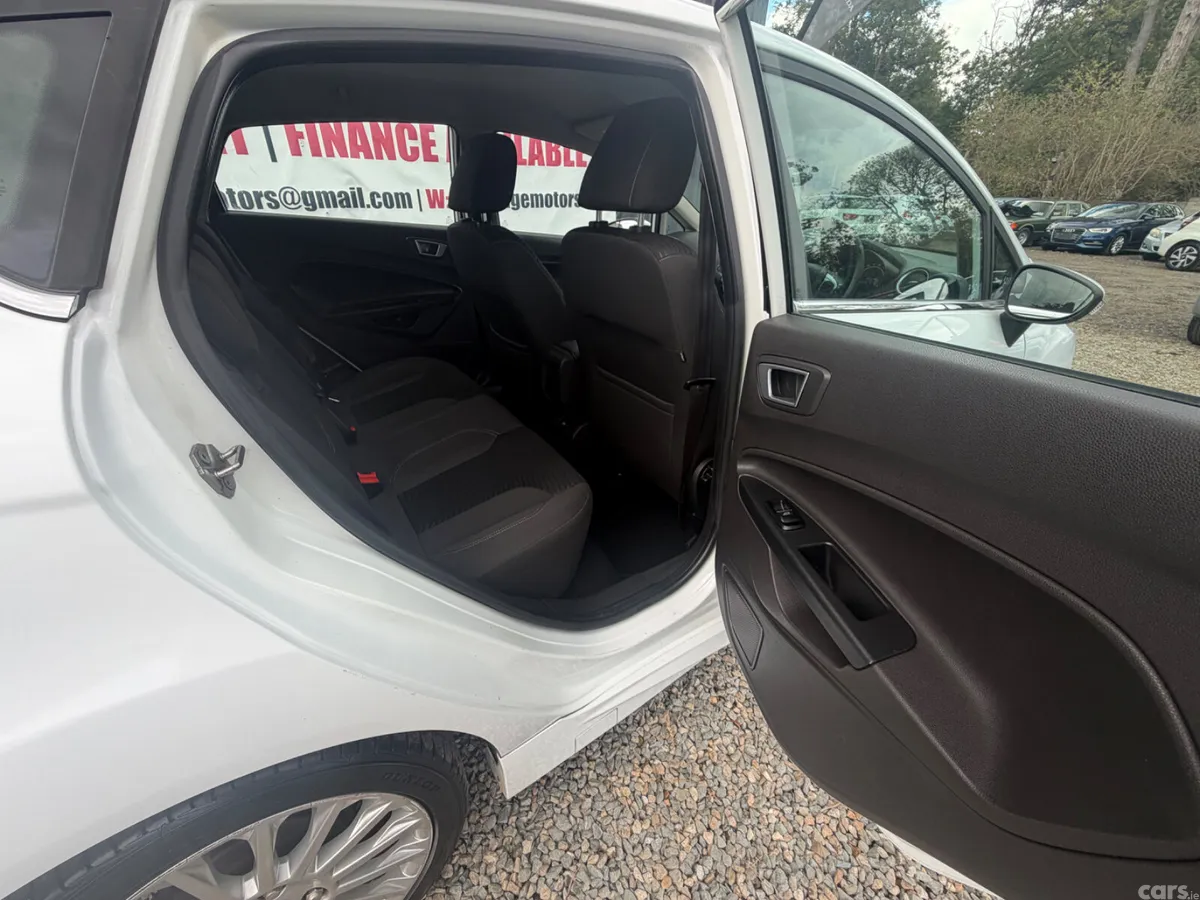 Ford Fiesta Hatchback, Petrol, 2015, White
