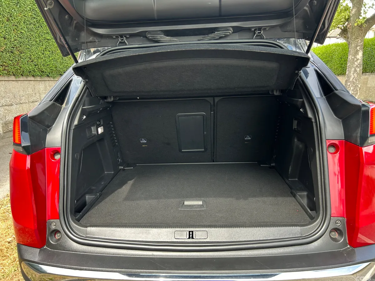 Peugeot 3008 Hatchback, Petrol, 2020, Red