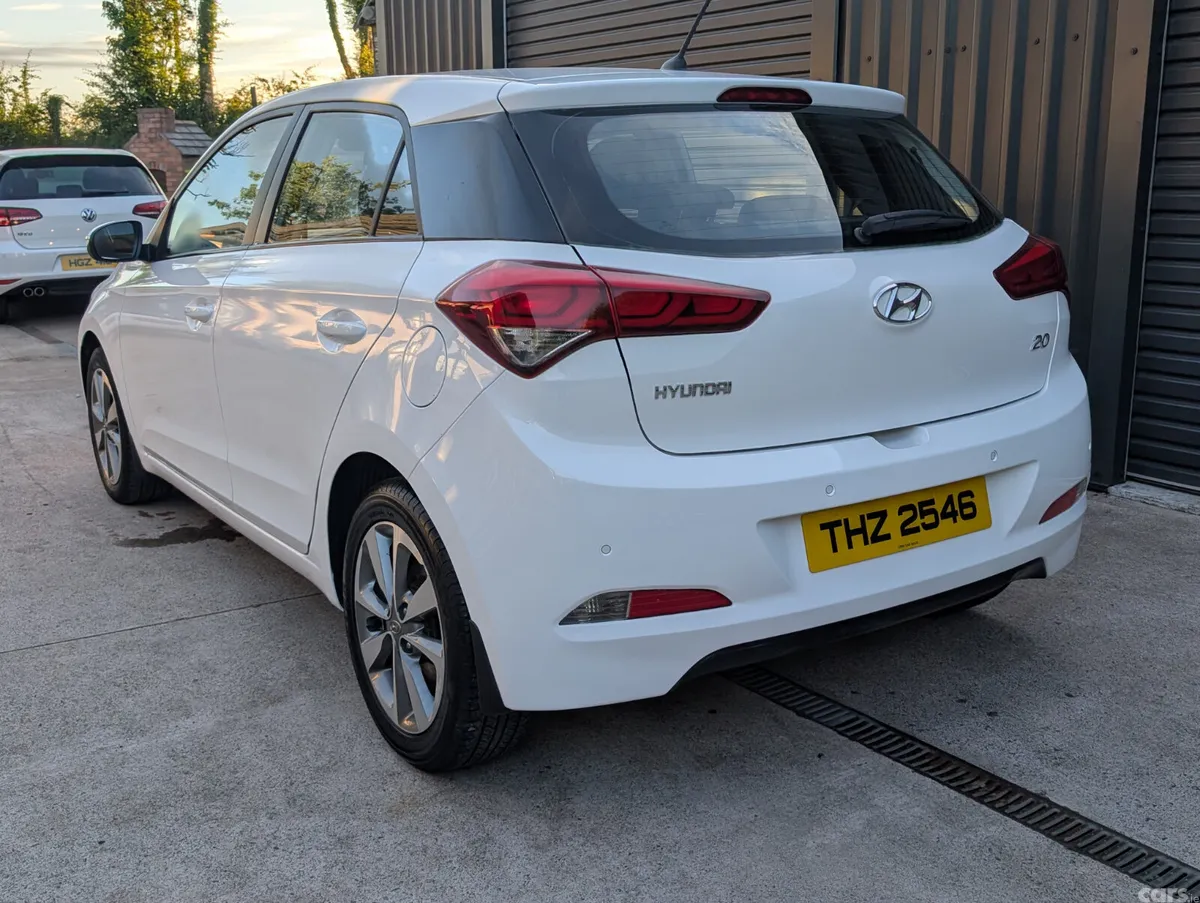 Hyundai i20 Hatchback, Petrol, 2015, White