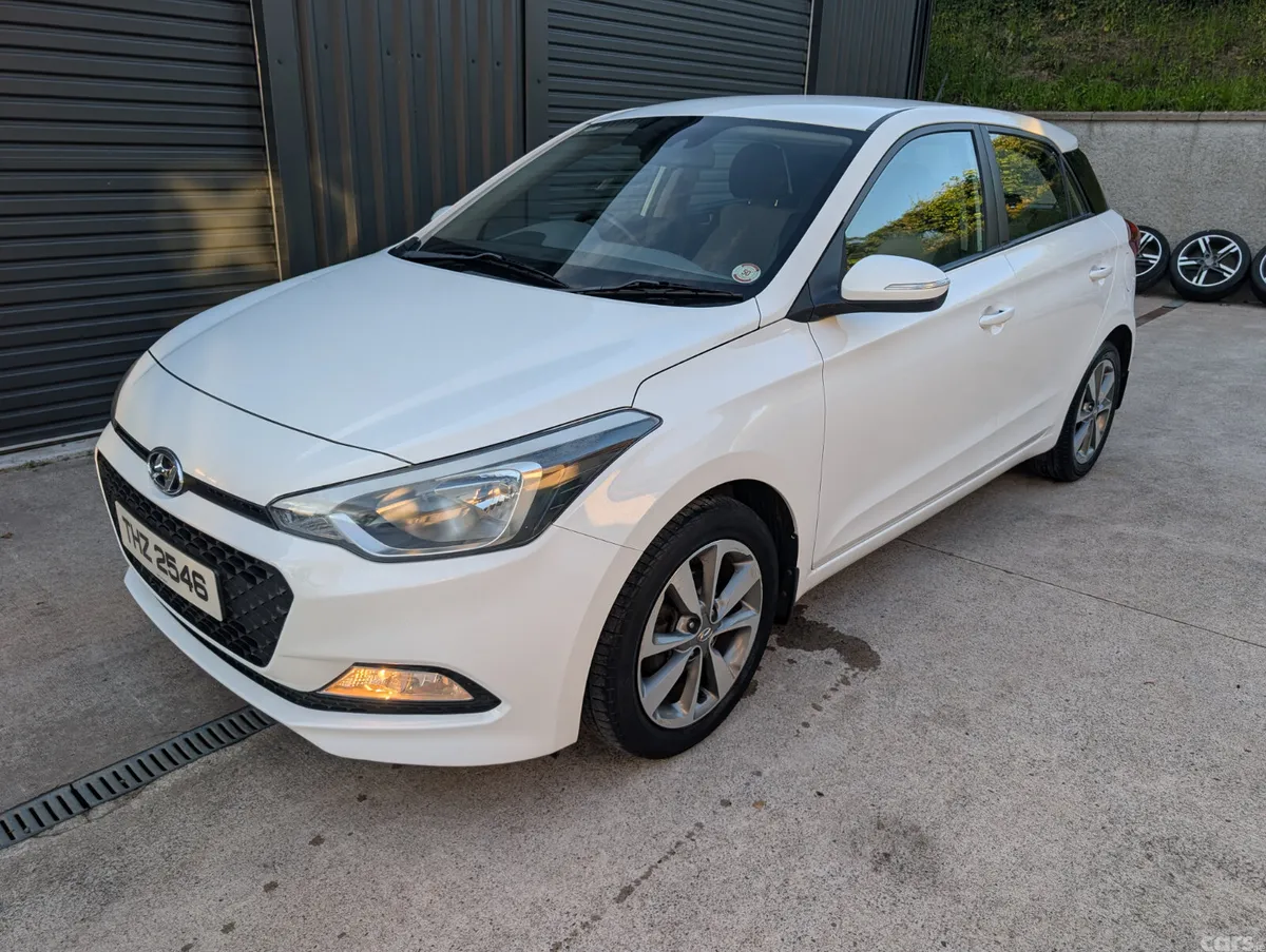 Hyundai i20 Hatchback, Petrol, 2015, White