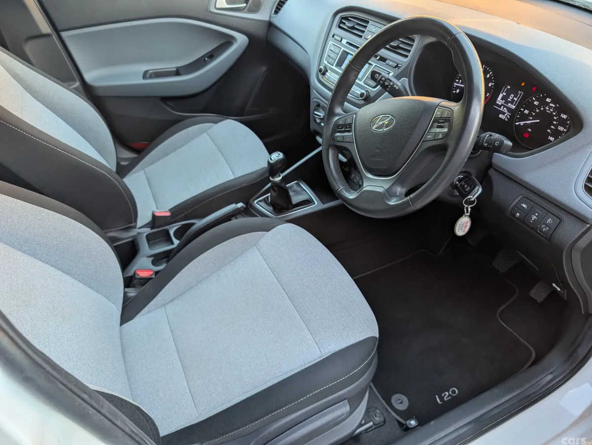 Hyundai i20 Hatchback, Petrol, 2015, White
