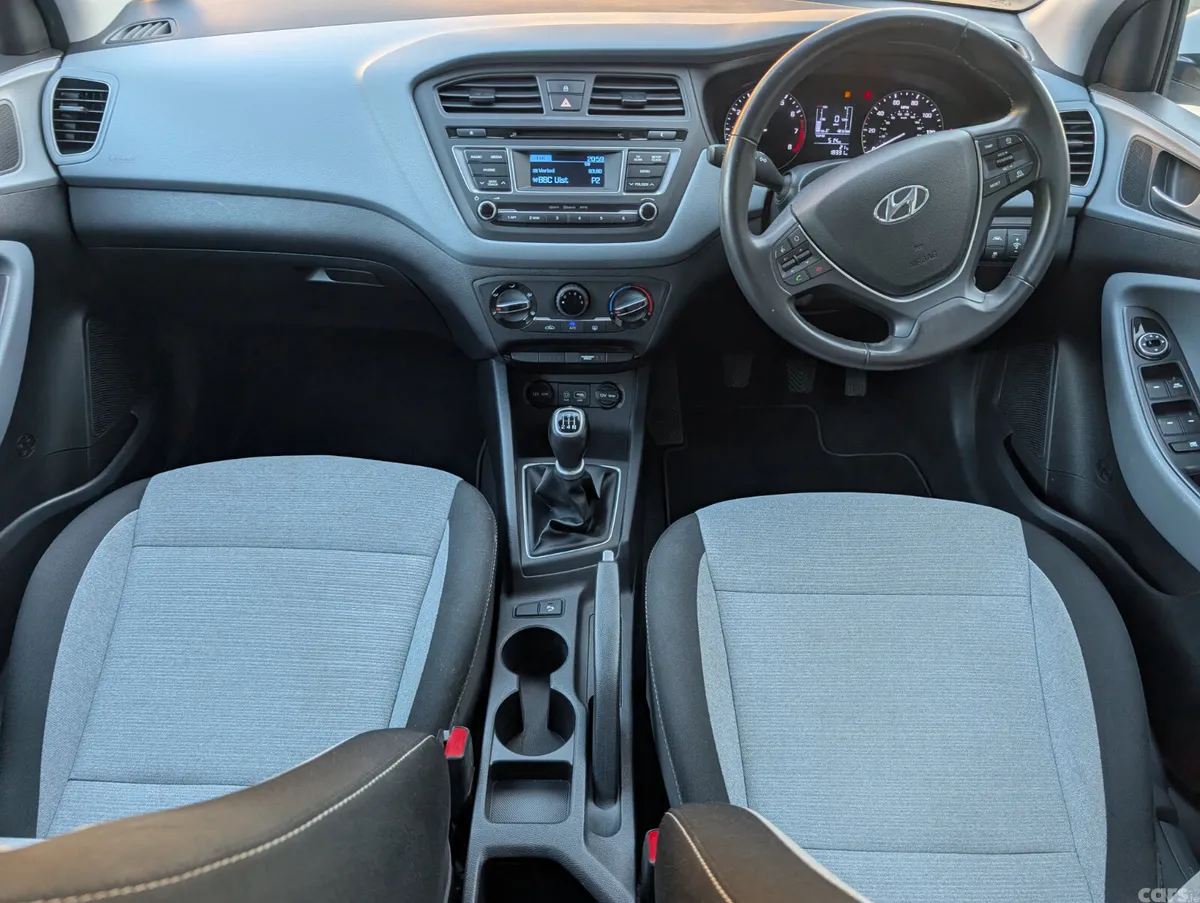 Hyundai i20 Hatchback, Petrol, 2015, White