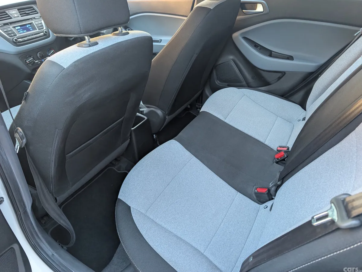 Hyundai i20 Hatchback, Petrol, 2015, White