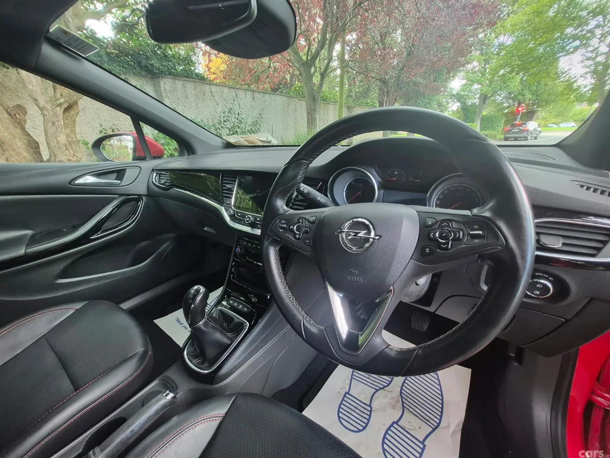 Opel Astra Hatchback, Diesel, 2017, Red