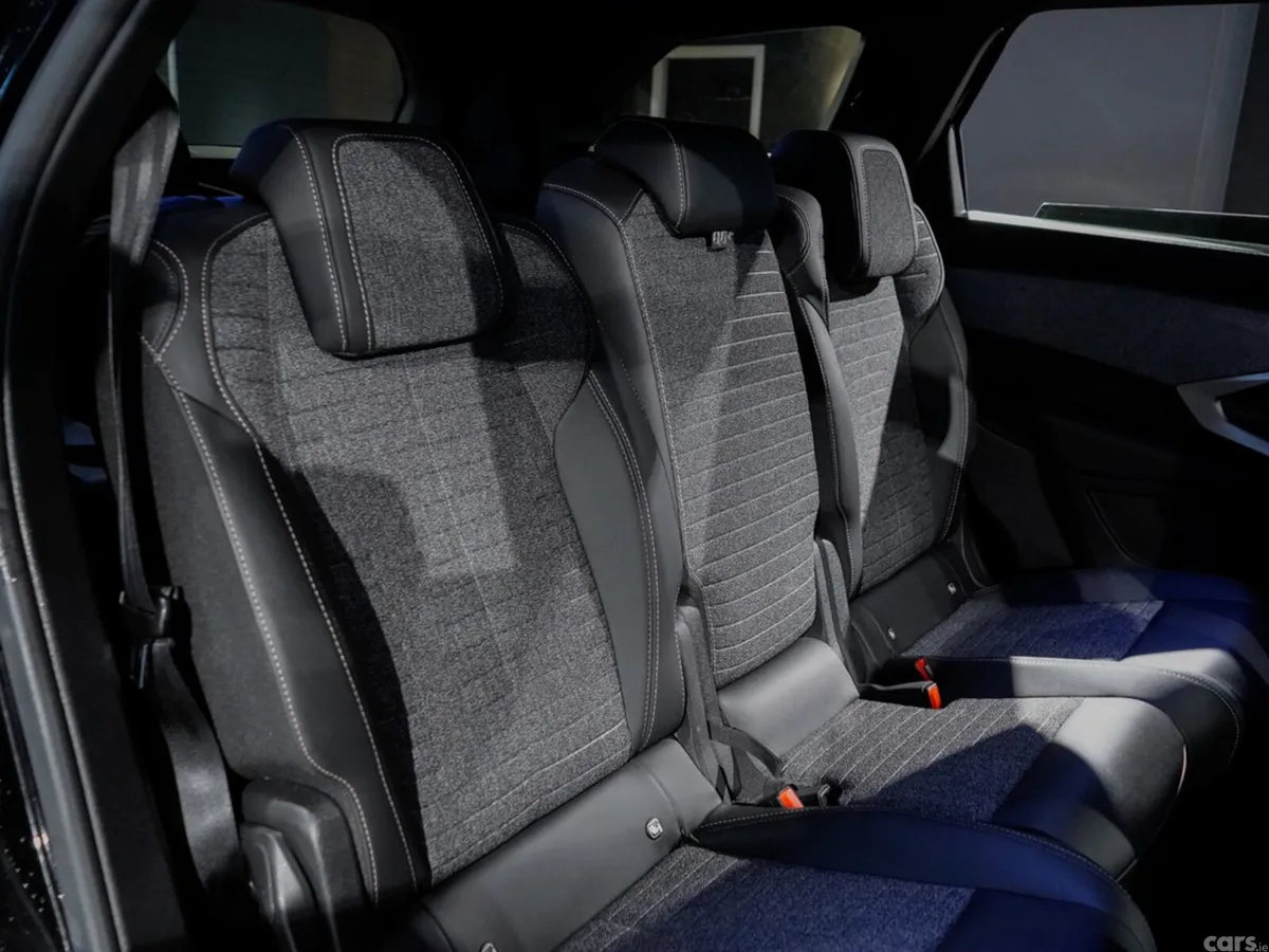 Peugeot 5008 MPV, Petrol Hybrid, 2026, Black