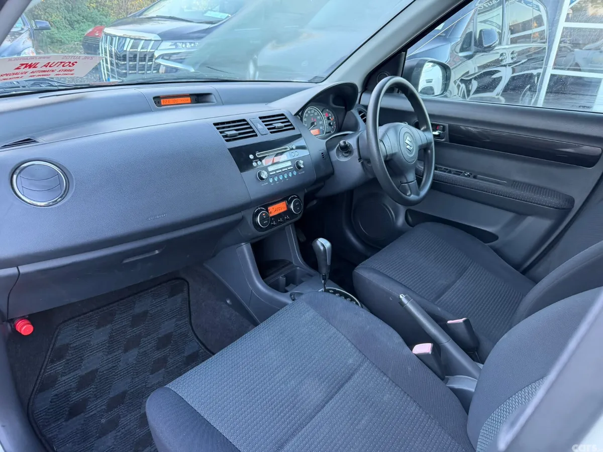 Suzuki Swift Hatchback, Petrol, 2009, White