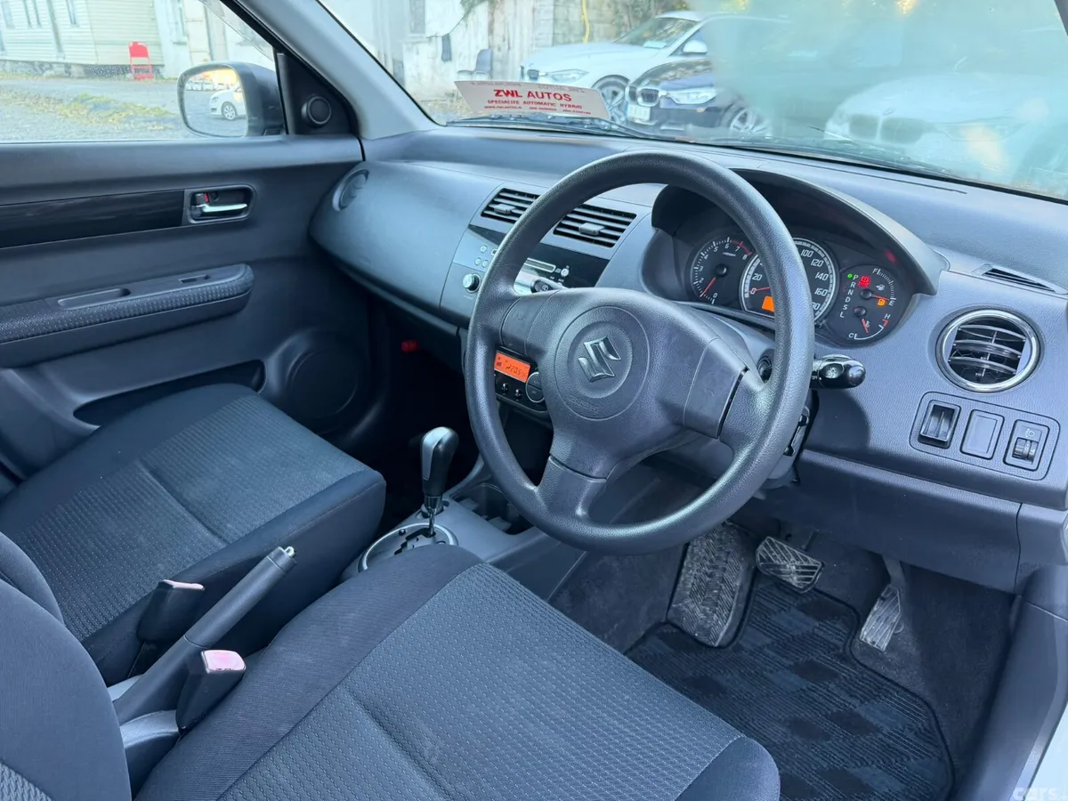 Suzuki Swift Hatchback, Petrol, 2009, White