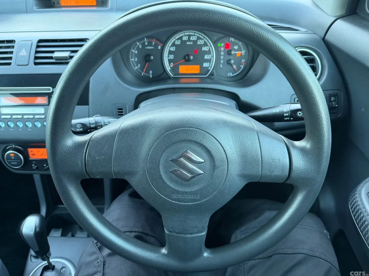Suzuki Swift Hatchback, Petrol, 2009, White