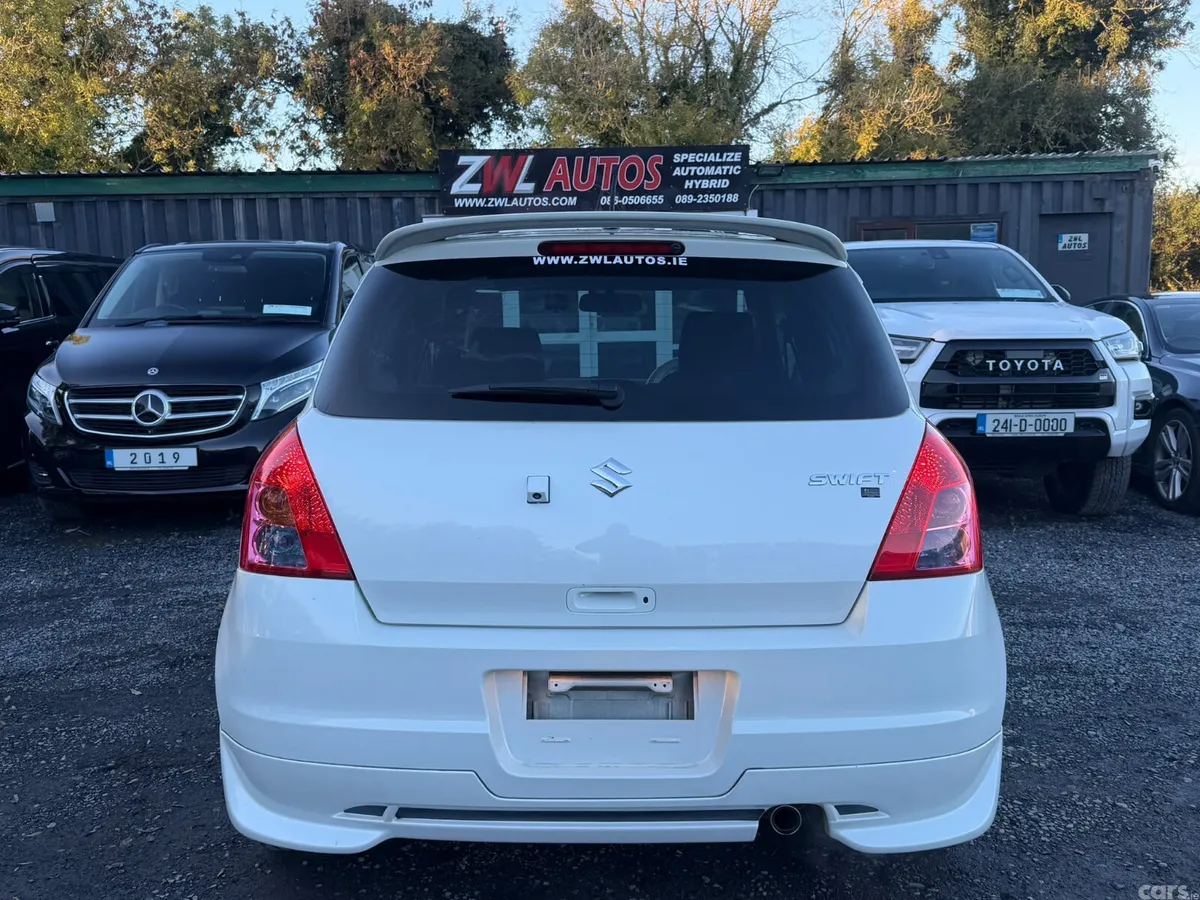 Suzuki Swift Hatchback, Petrol, 2009, White