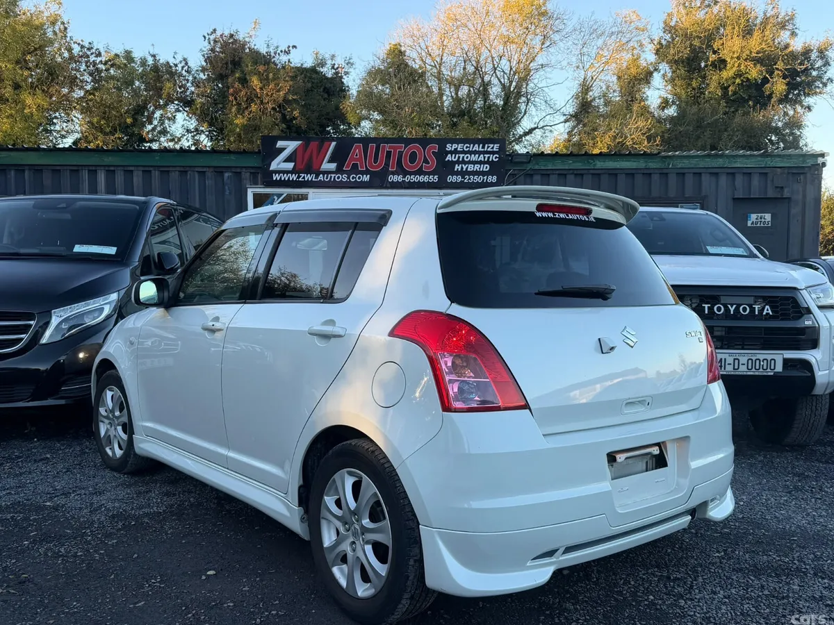 Suzuki Swift Hatchback, Petrol, 2009, White