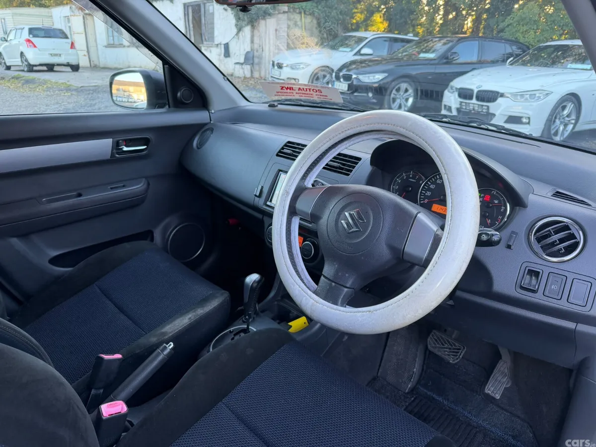 Suzuki Swift Hatchback, Petrol, 2009, White