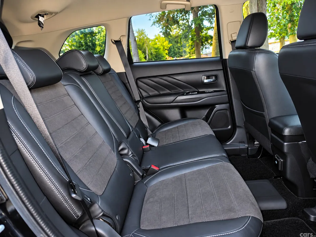 Mitsubishi Outlander SUV, Petrol Plug-in Hybrid, 2018, Black