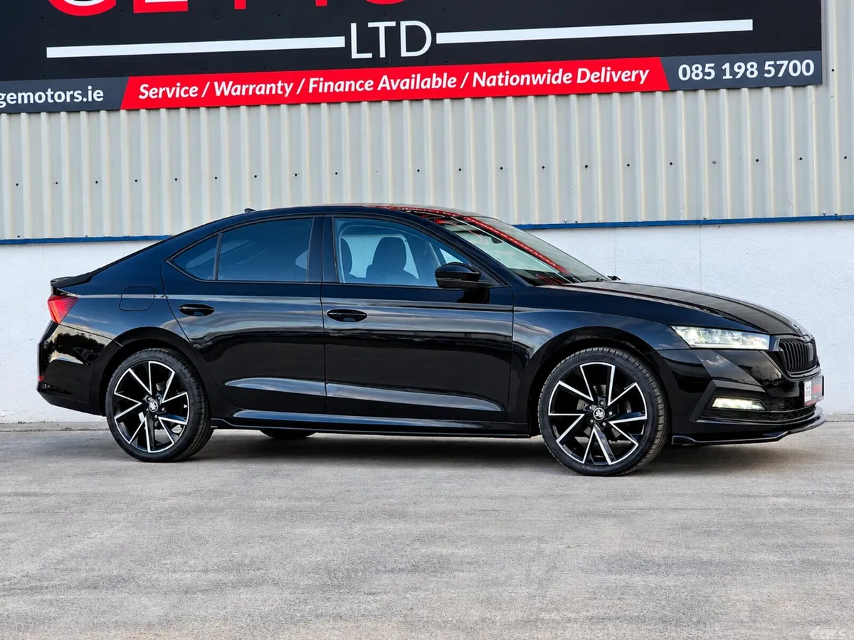 Skoda Octavia Saloon, Diesel, 2023, Black