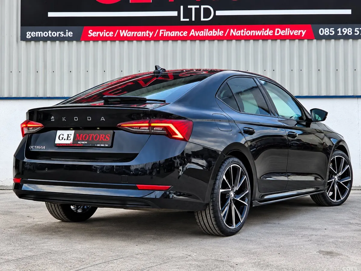 Skoda Octavia Saloon, Diesel, 2023, Black