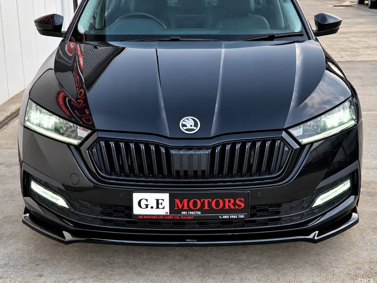 Skoda Octavia Saloon, Diesel, 2023, Black