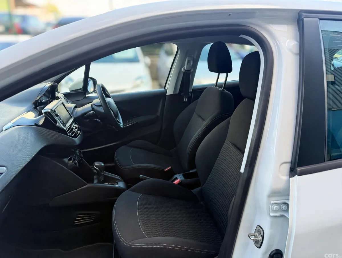 Peugeot 208 Hatchback, Petrol, 2019, White