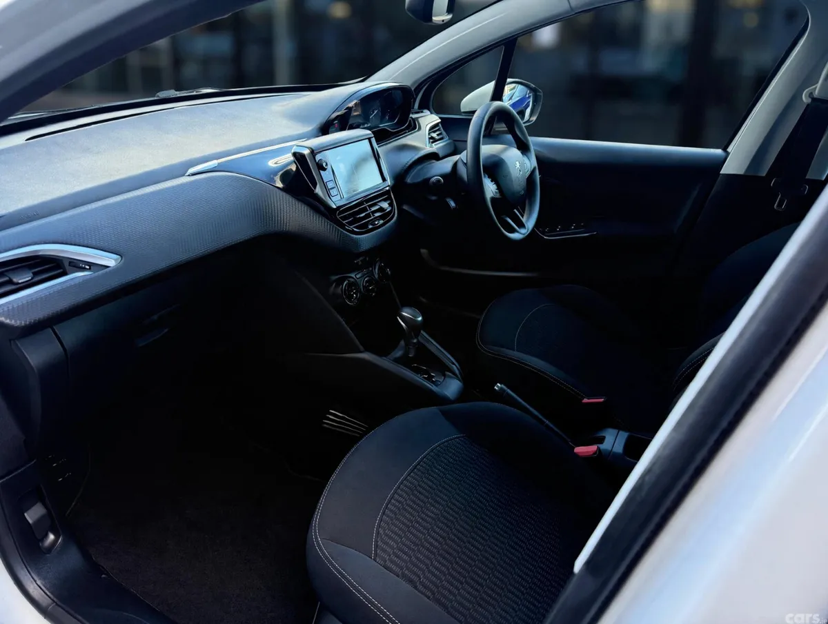 Peugeot 208 Hatchback, Petrol, 2019, White
