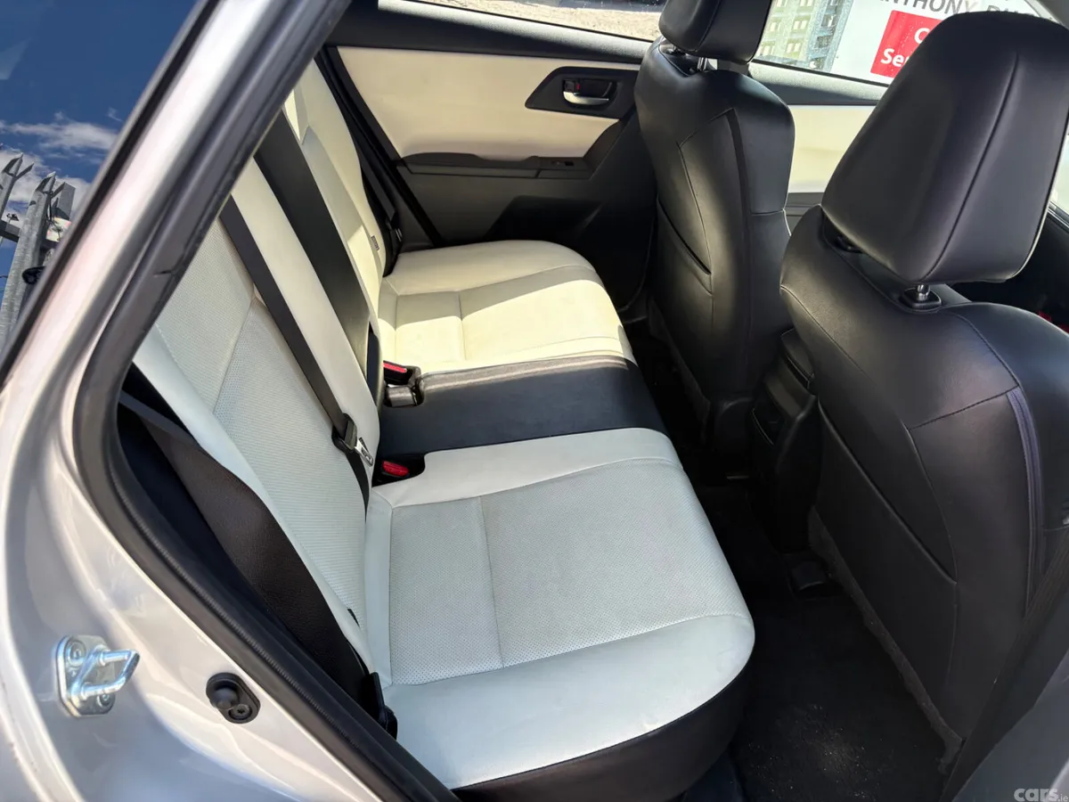 Toyota Auris Hatchback, Petrol Hybrid, 2017, Silver