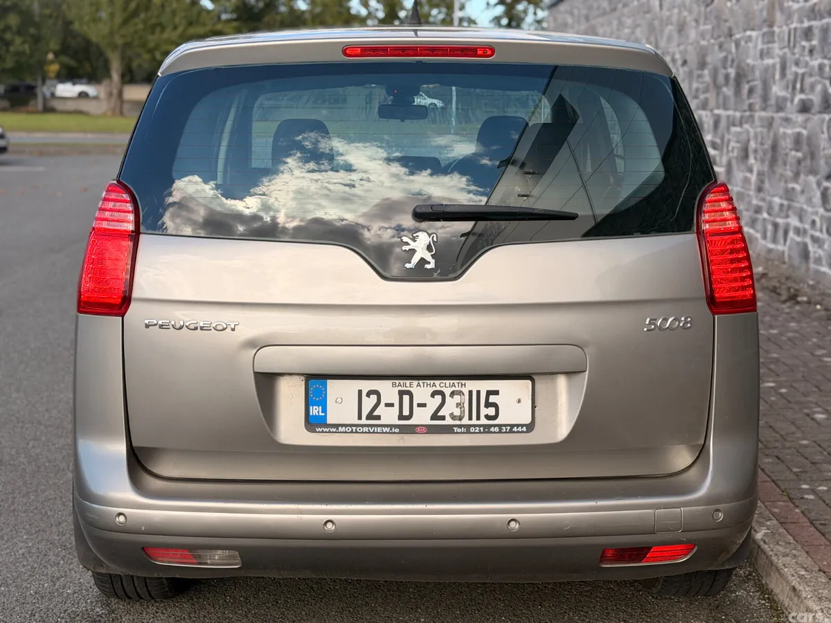 Peugeot 5008 MPV, Diesel, 2012, Grey