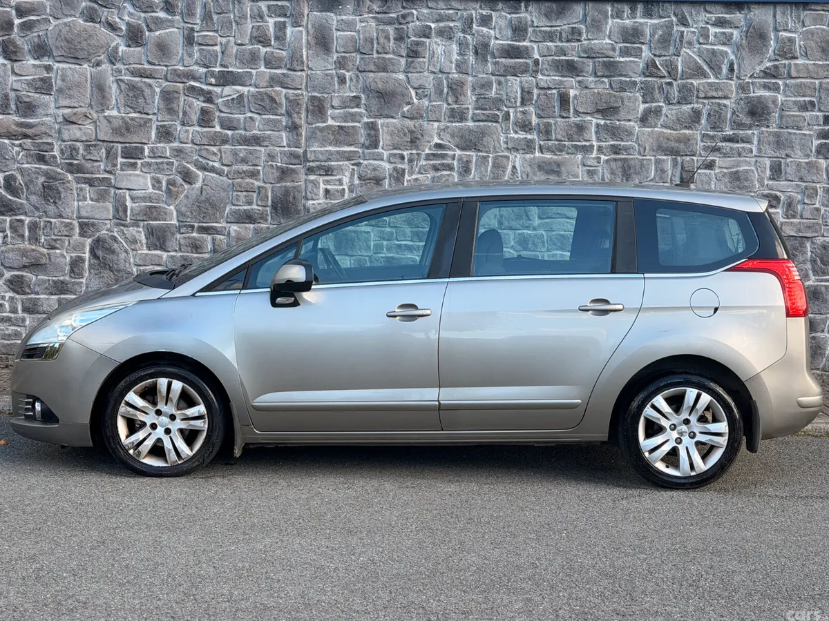 Peugeot 5008 MPV, Diesel, 2012, Grey