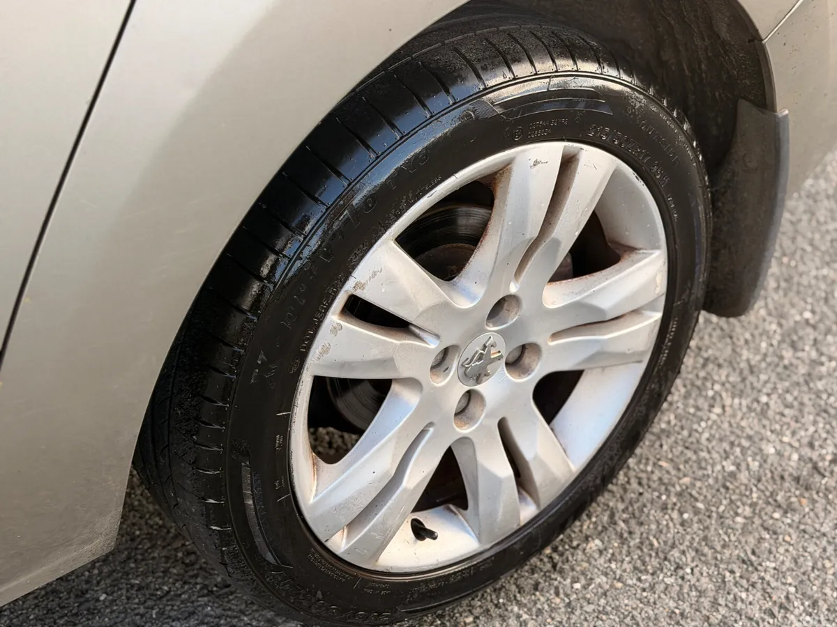 Peugeot 5008 MPV, Diesel, 2012, Grey