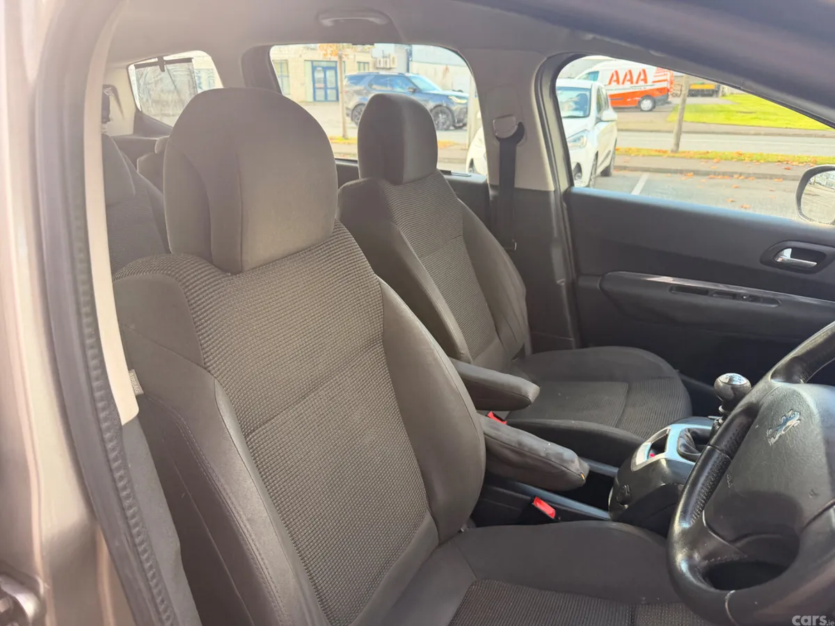 Peugeot 5008 MPV, Diesel, 2012, Grey