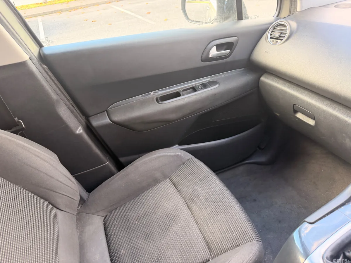 Peugeot 5008 MPV, Diesel, 2012, Grey