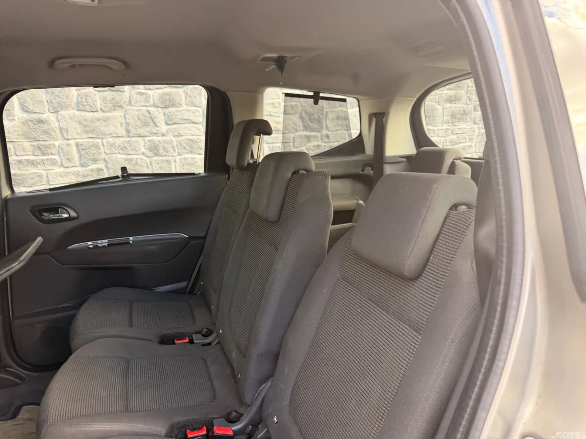 Peugeot 5008 MPV, Diesel, 2012, Grey