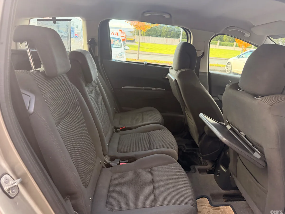 Peugeot 5008 MPV, Diesel, 2012, Grey
