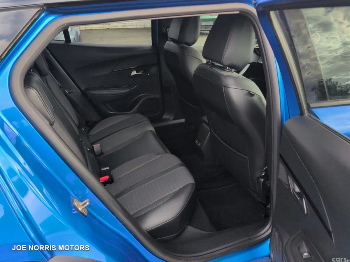 Peugeot 2008 MPV, Electric, 2021, Blue
