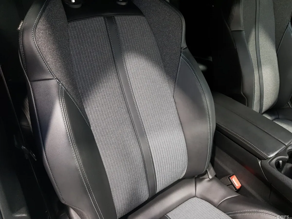 Peugeot 5008 MPV, Diesel, 2023, Black
