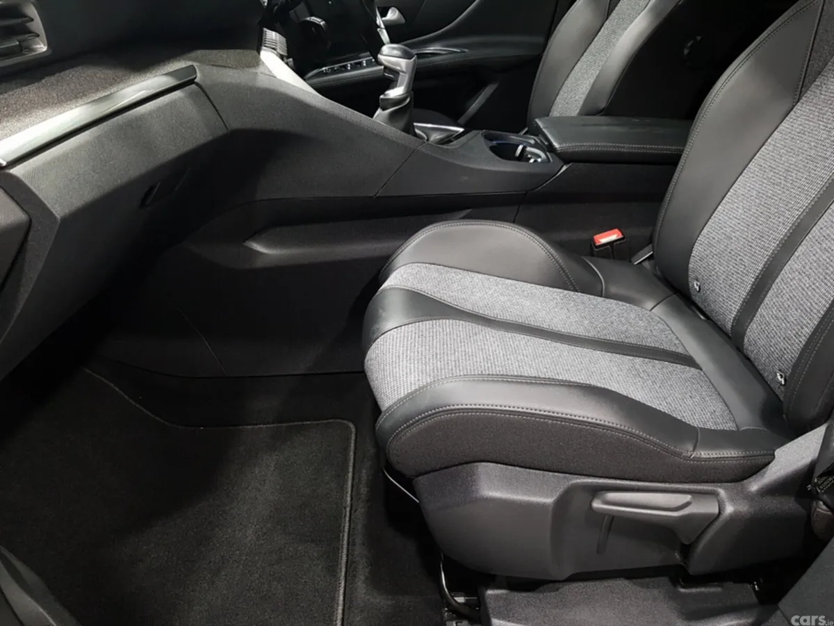 Peugeot 3008 MPV, Diesel, 2019, Red