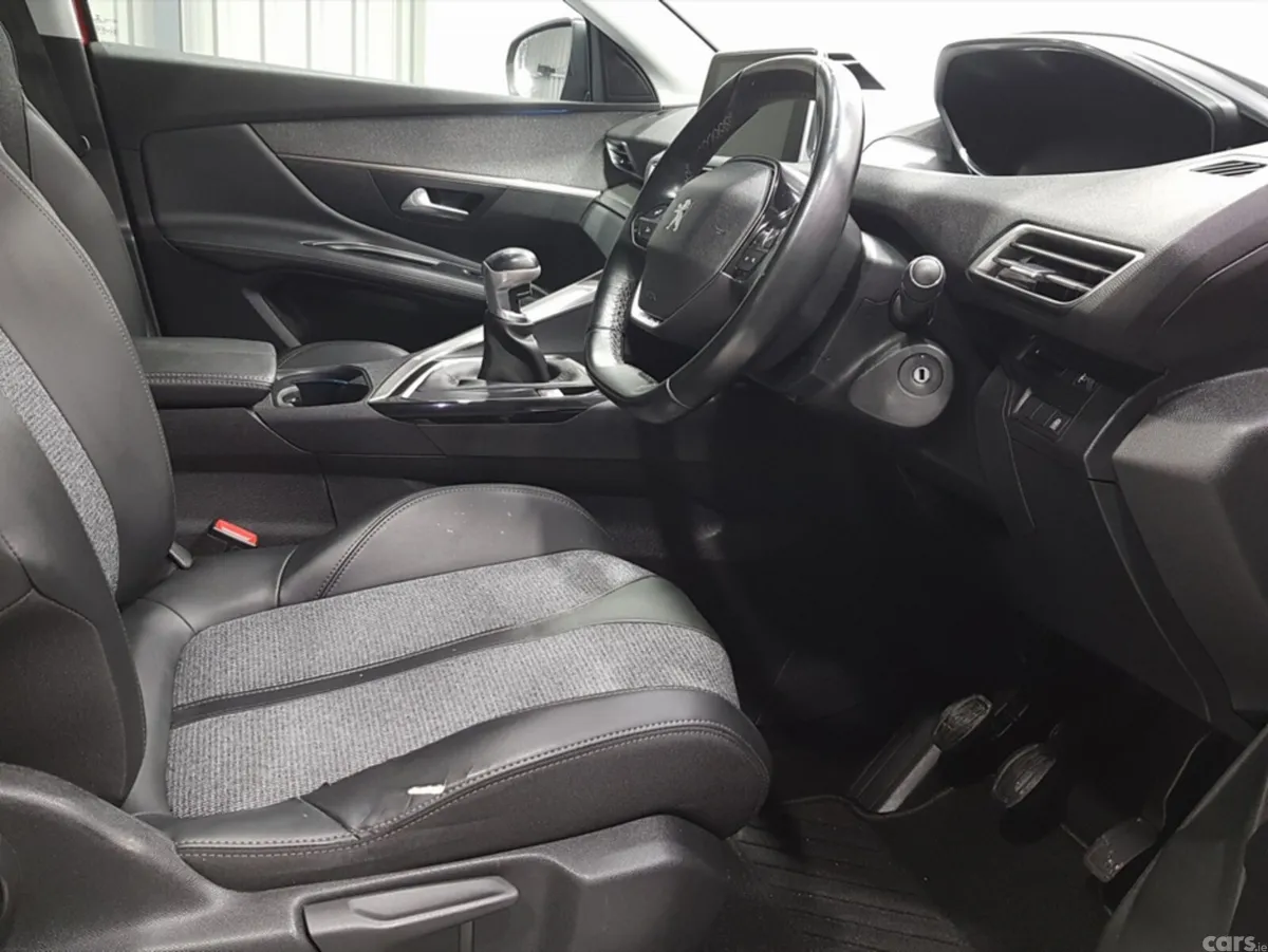 Peugeot 3008 MPV, Diesel, 2019, Red
