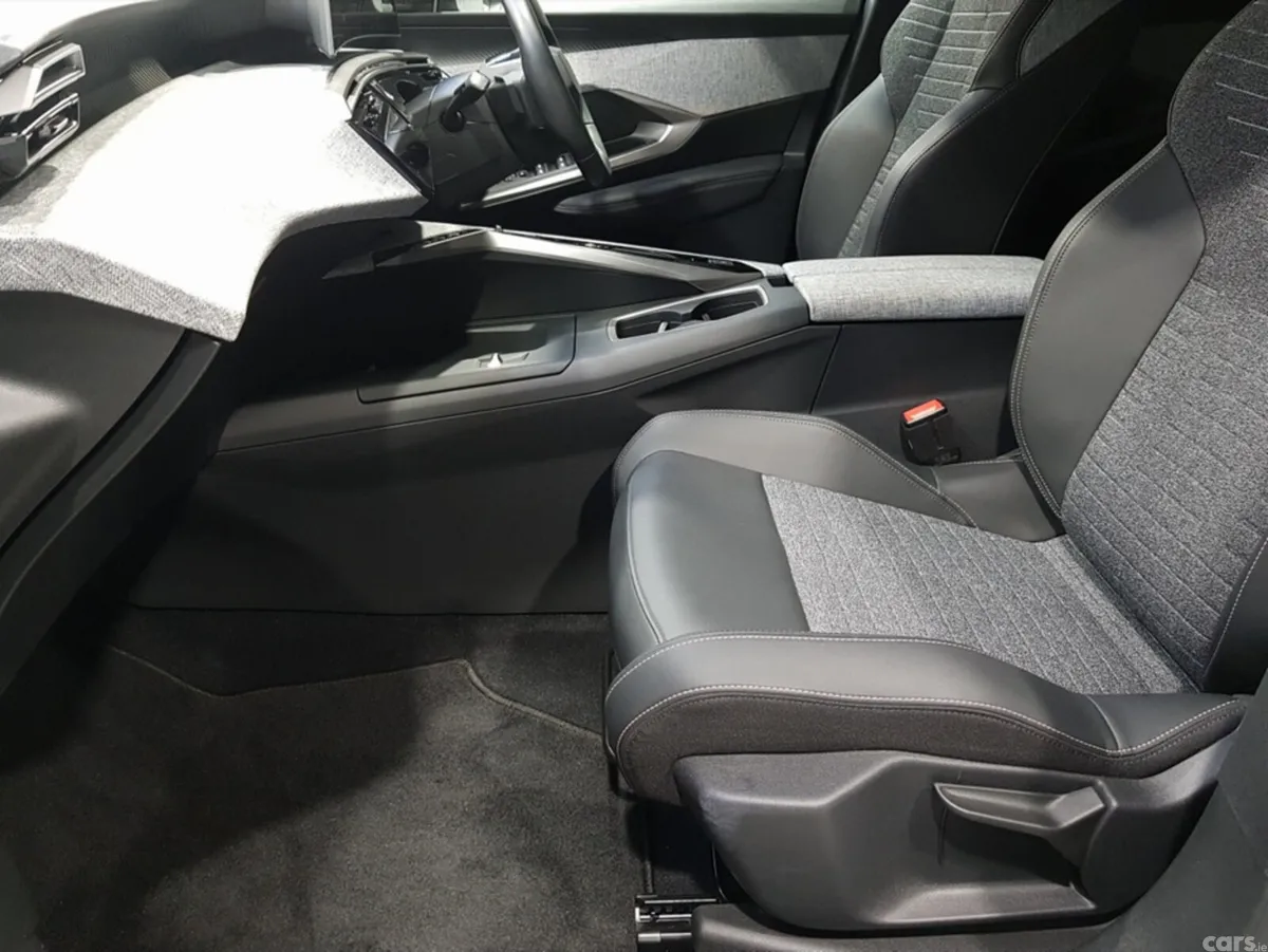 Peugeot 3008 MPV, Petrol, 2025, Grey
