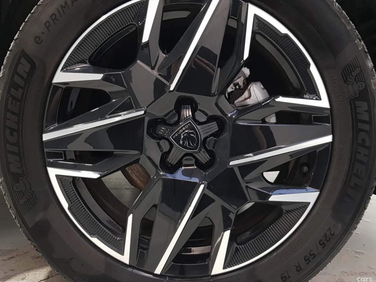 Peugeot 3008 MPV, Petrol, 2025, Grey