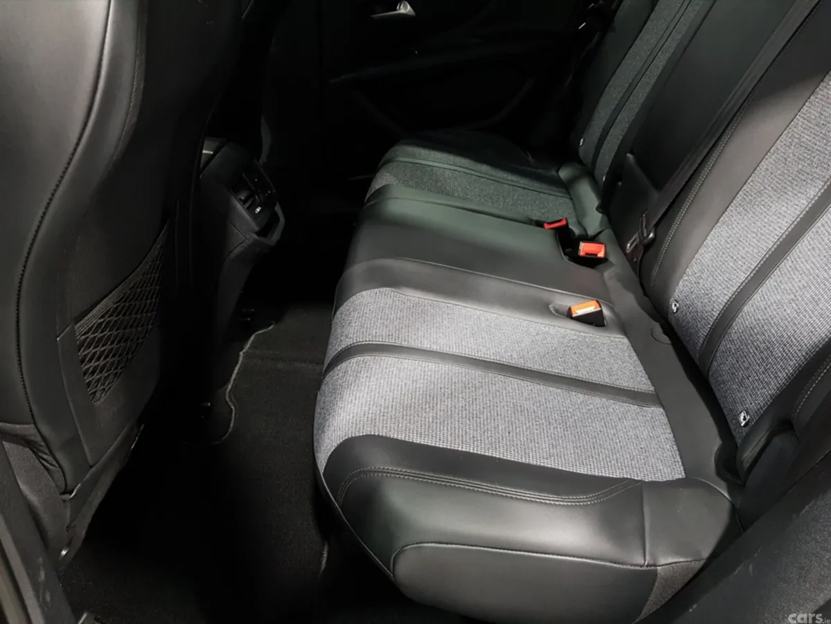 Peugeot 3008 MPV, Diesel, 2019, Red