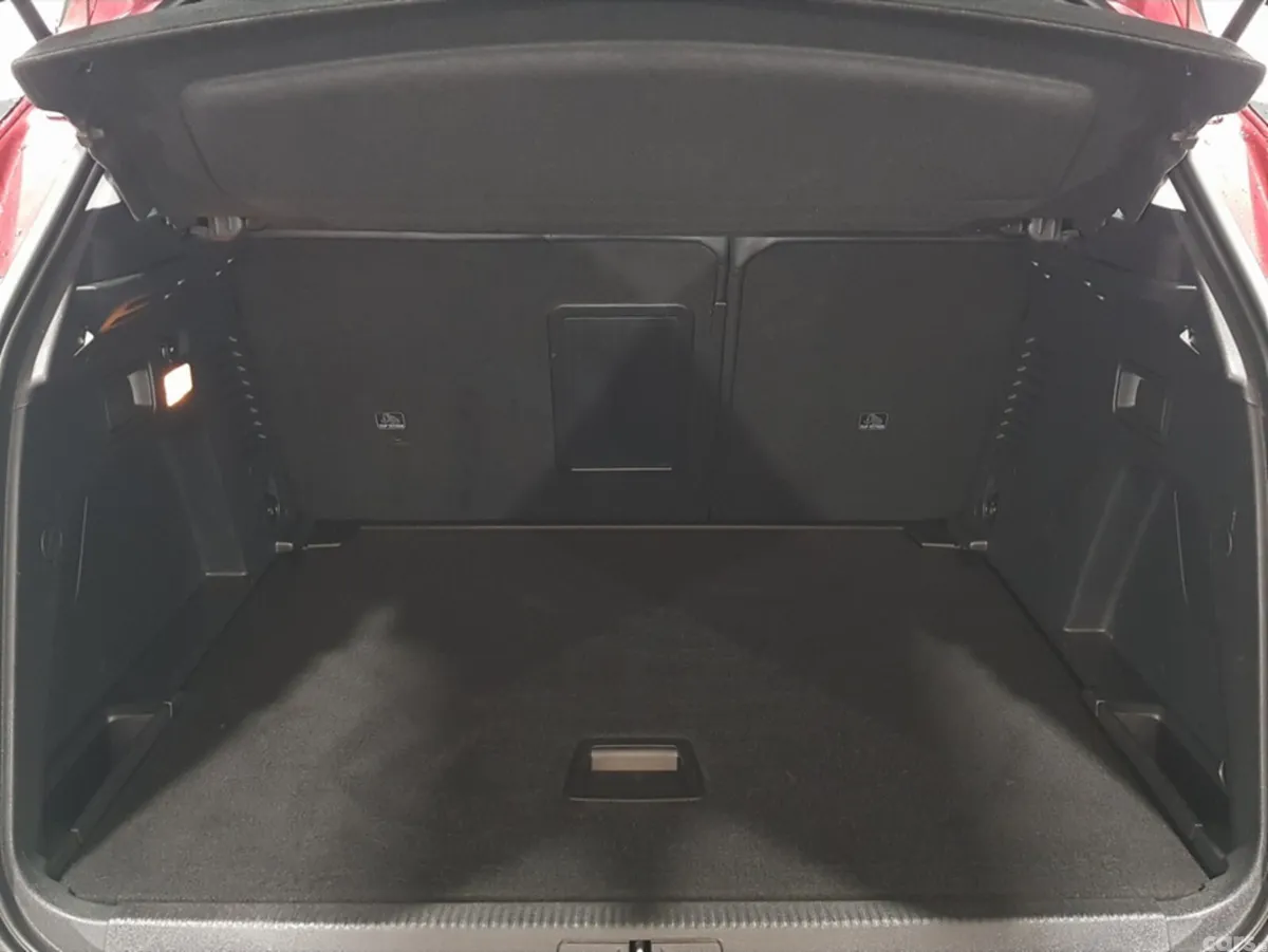 Peugeot 3008 MPV, Diesel, 2019, Red