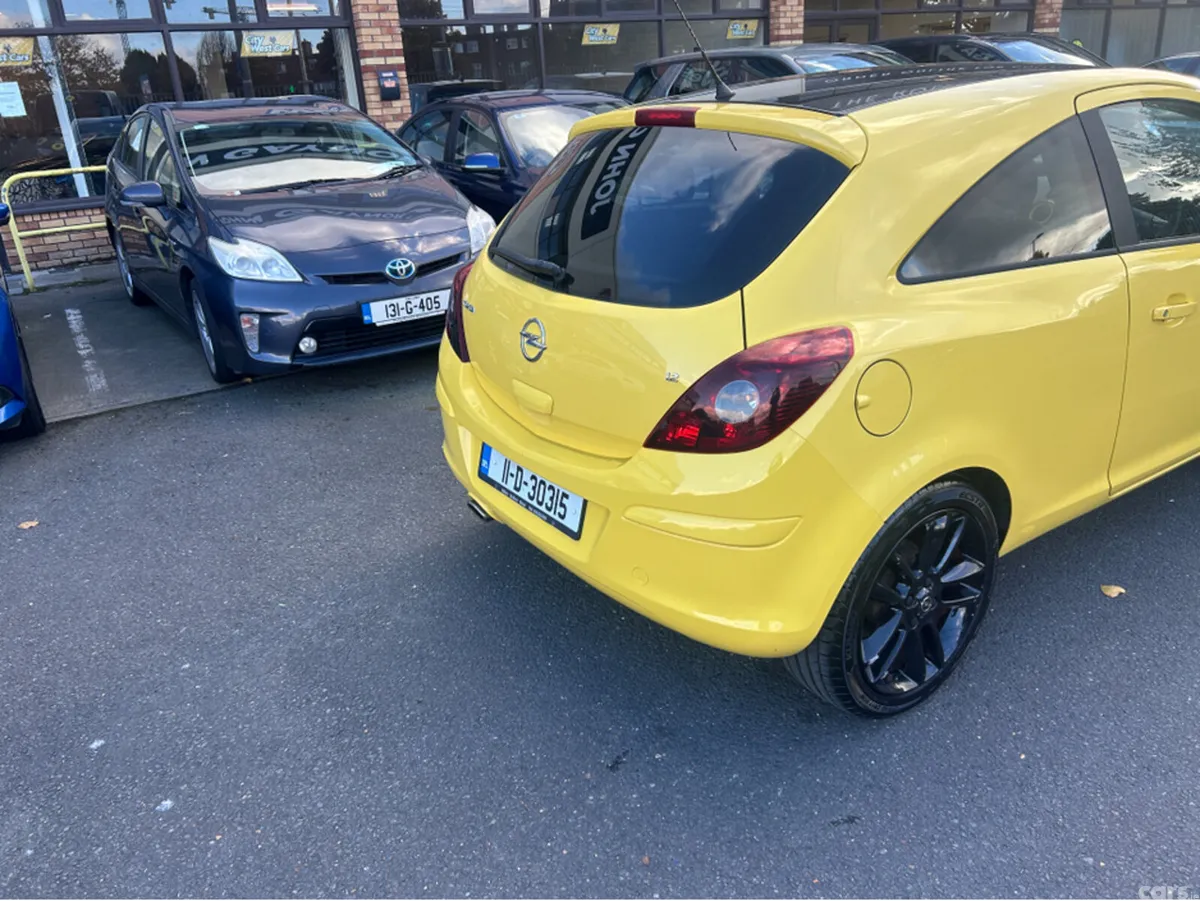 Opel Corsa Hatchback, Petrol, 2011, Yellow