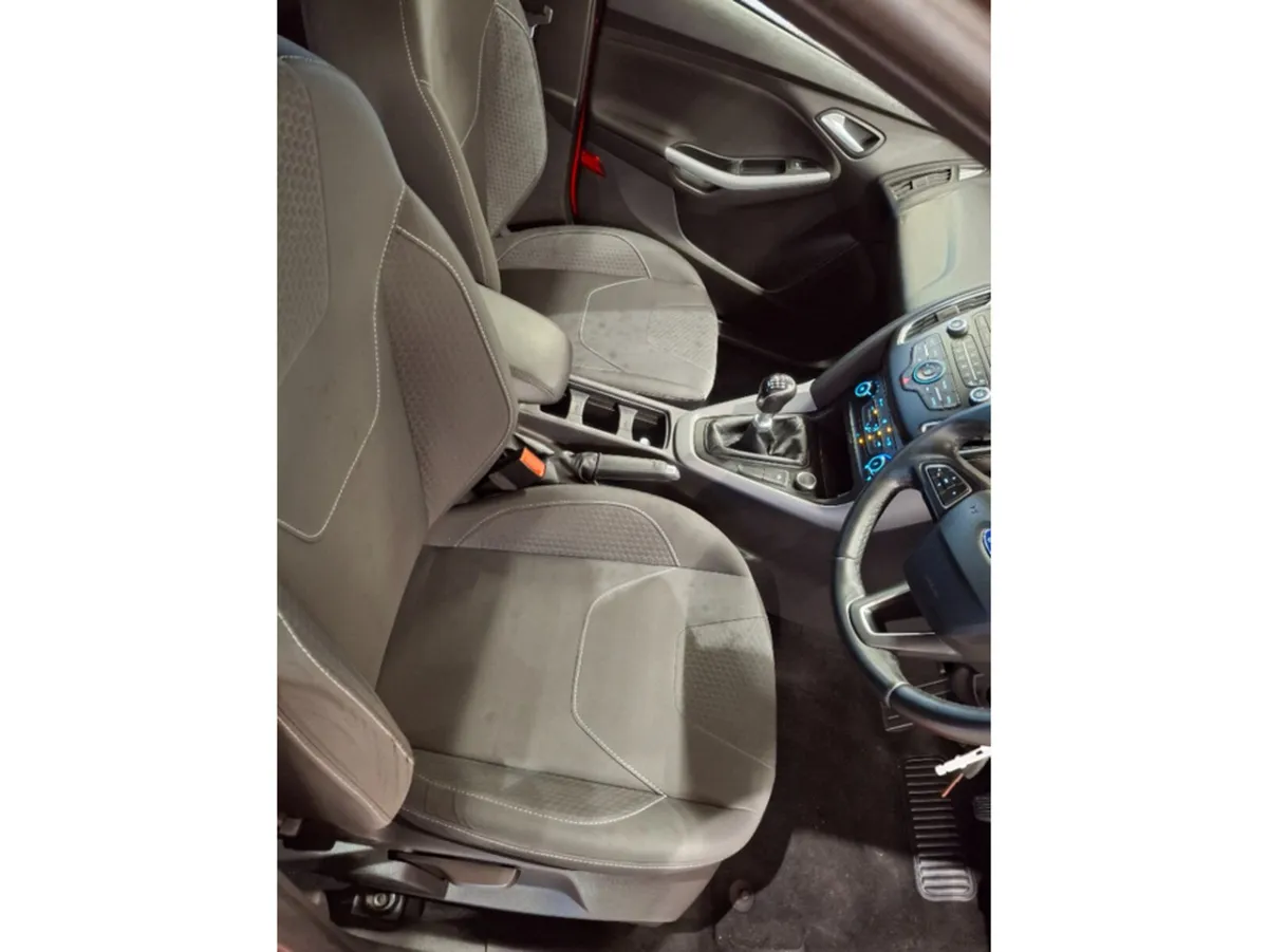 Ford Focus Hatchback, Diesel, 2017, Red