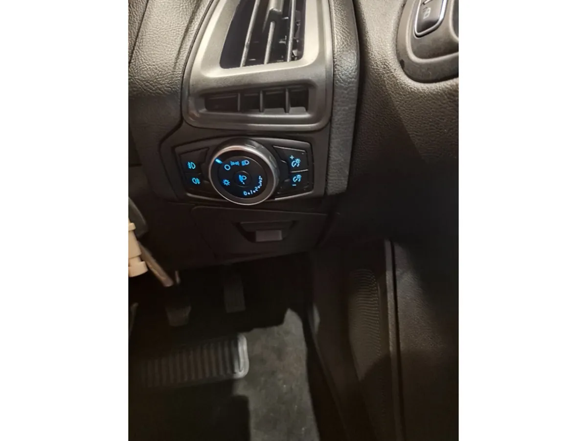 Ford Focus Hatchback, Diesel, 2017, Red