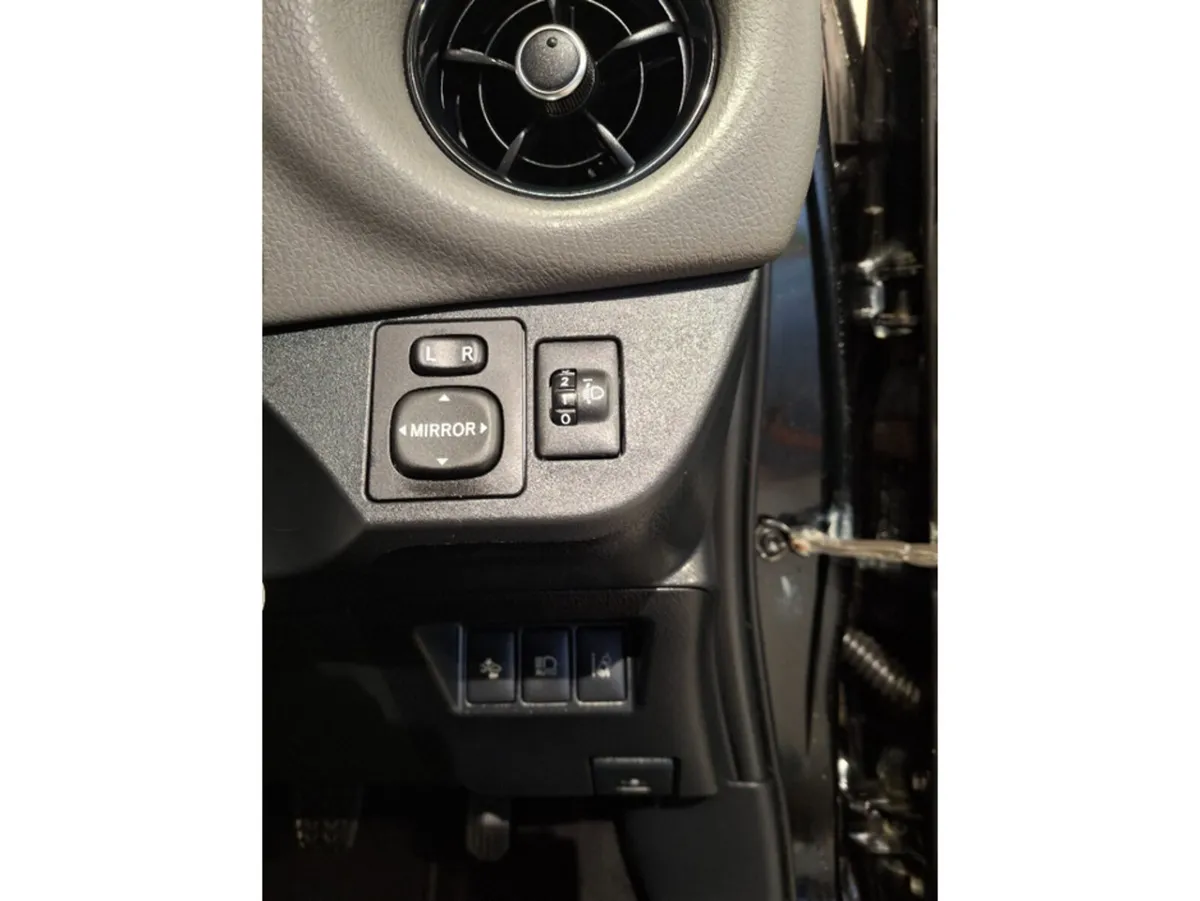 Toyota Yaris Hatchback, Petrol, 2017, Black