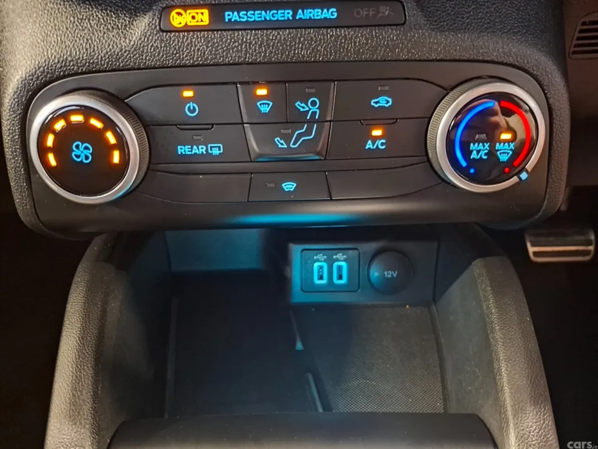 Ford Focus Hatchback, Petrol, 2022, White