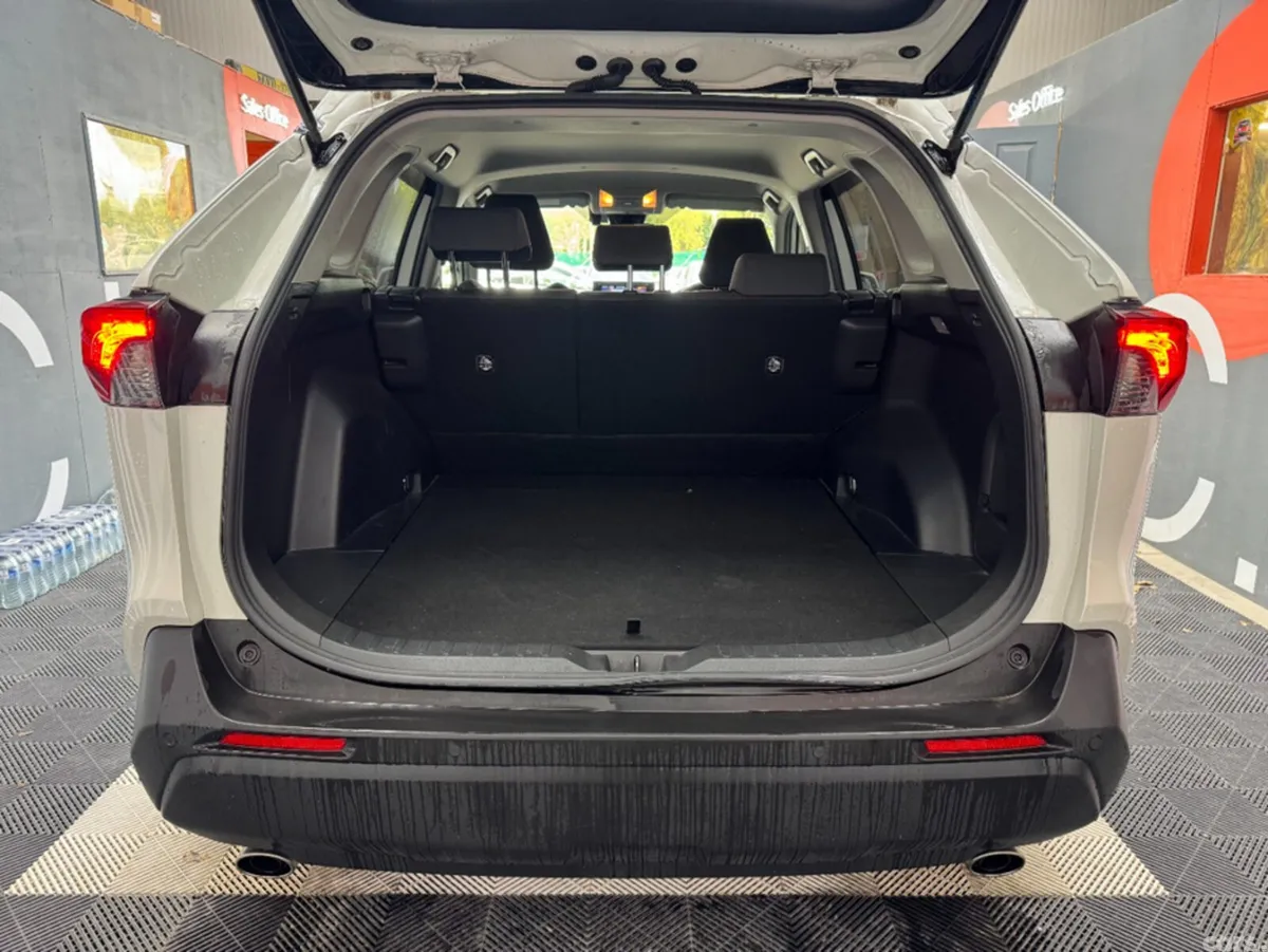 Toyota RAV4 SUV, Petrol Hybrid, 2019, White