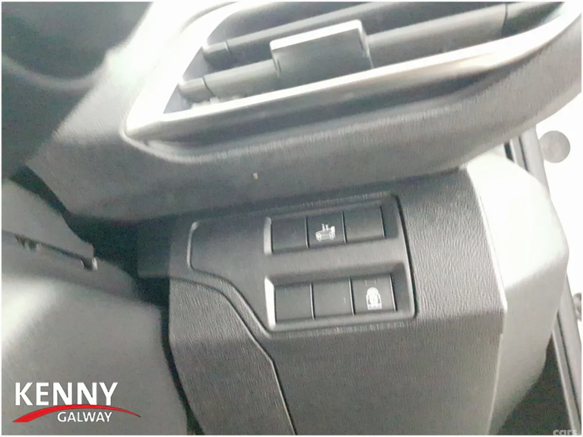 Peugeot 3008 MPV, Petrol, 2019, White