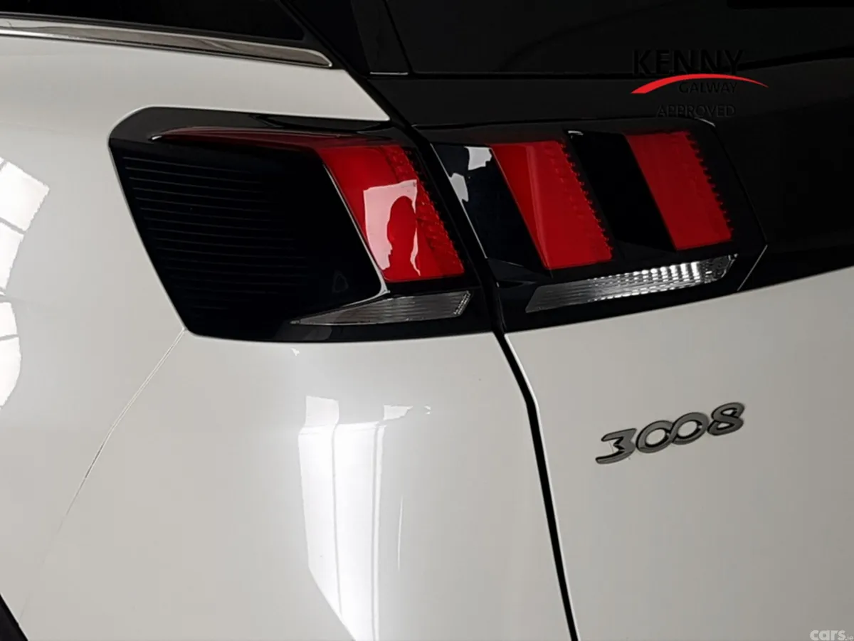Peugeot 3008 MPV, Petrol, 2019, White