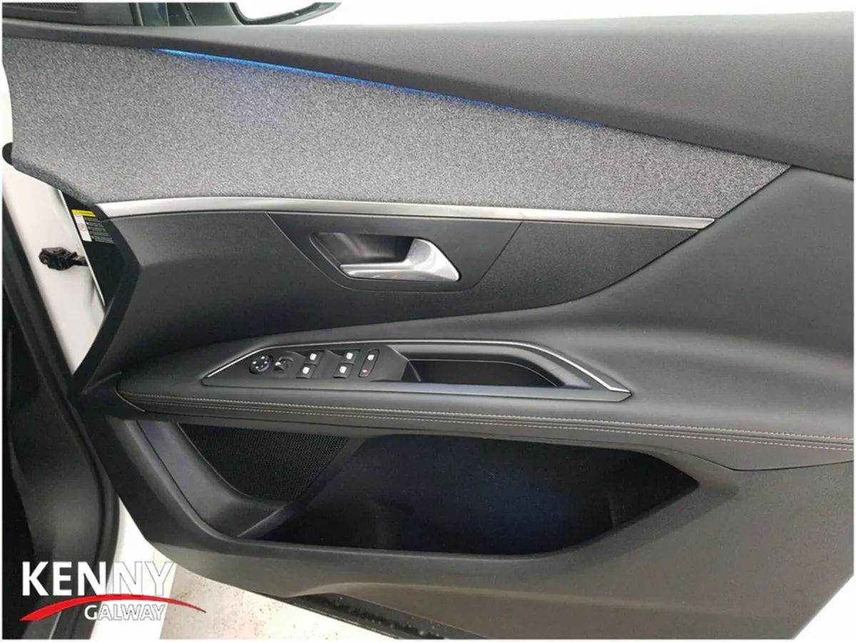 Peugeot 3008 MPV, Petrol, 2019, White