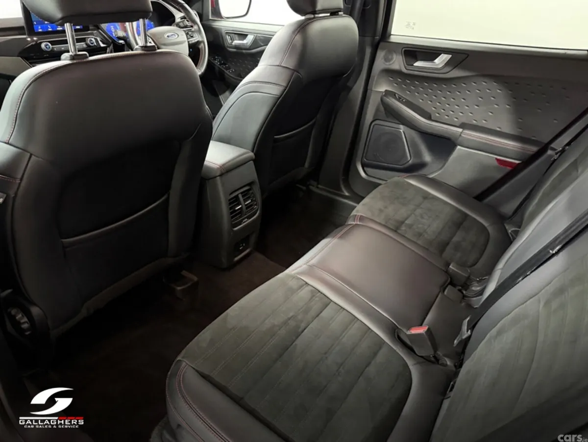 Ford Kuga Hatchback, Diesel, 2021, Red