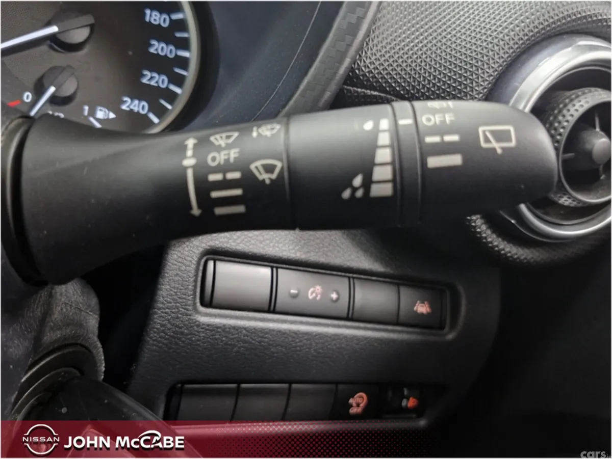 Nissan Juke MPV, Petrol, 2024, Red